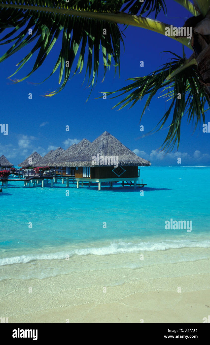 Bungalows, Beachcomber Hotel, Bora Bora, Polinesia Francese Foto Stock