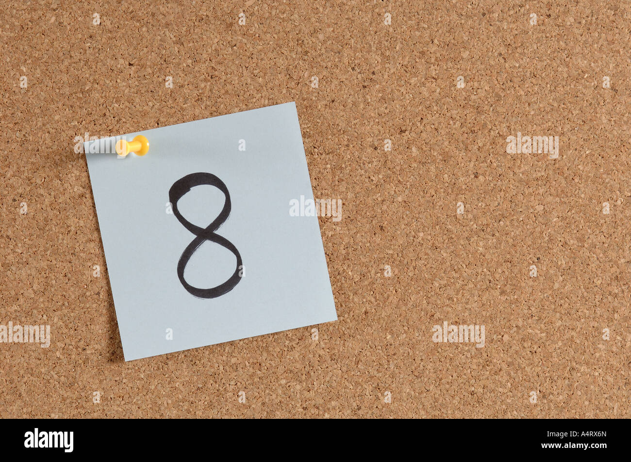 Il numero 8 sulla bacheca Foto Stock