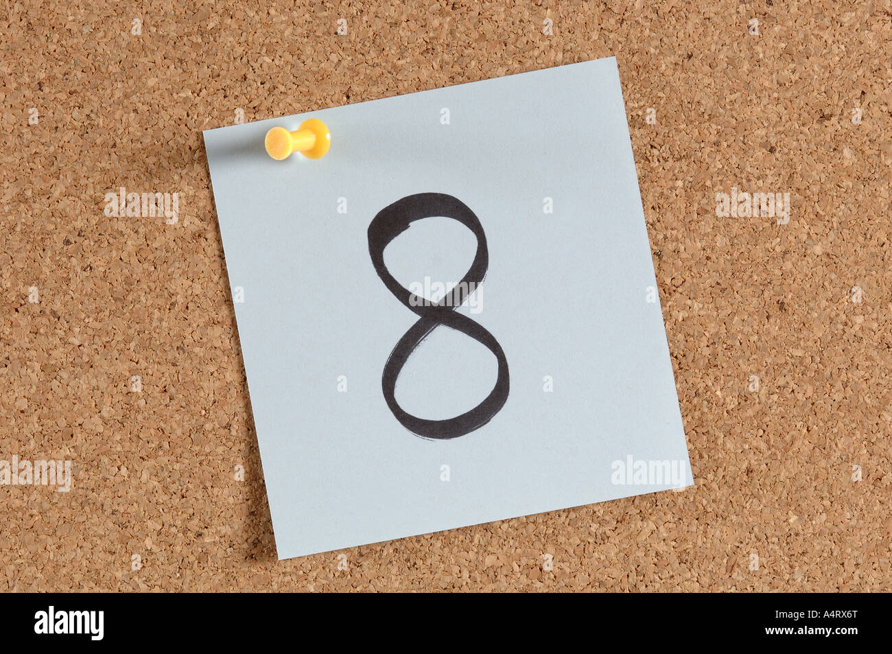 Il numero 8 sulla bacheca Foto Stock