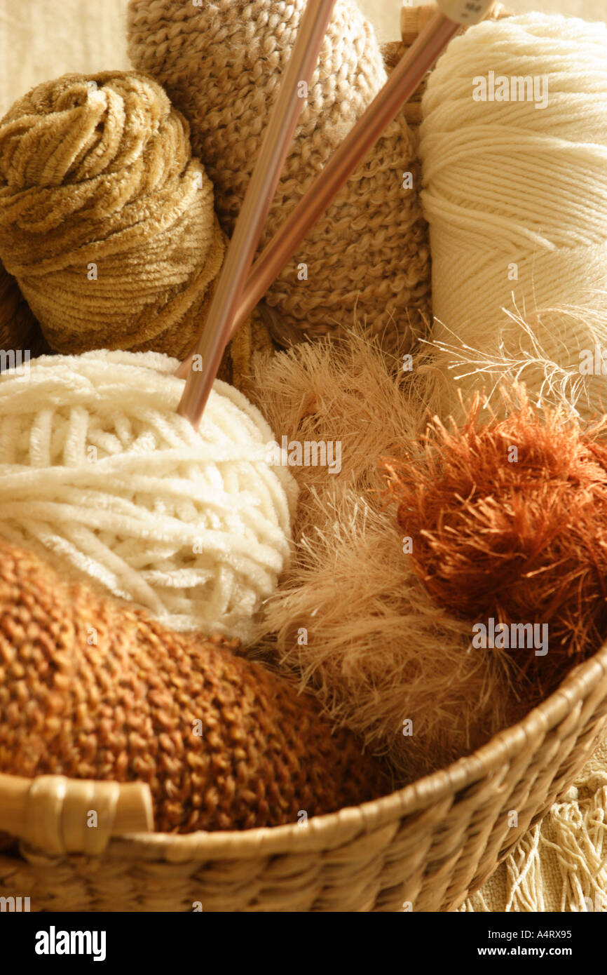Cesto di filati per maglieria Foto Stock