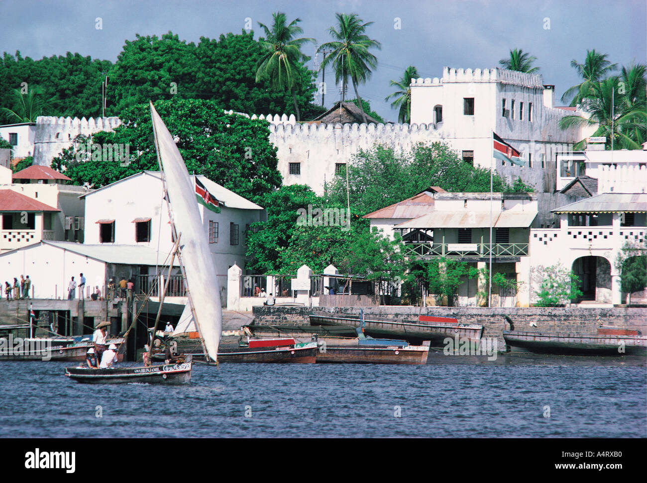 Lungomare di Lamu isola di Lamu Kenya Coast Africa orientale Foto Stock