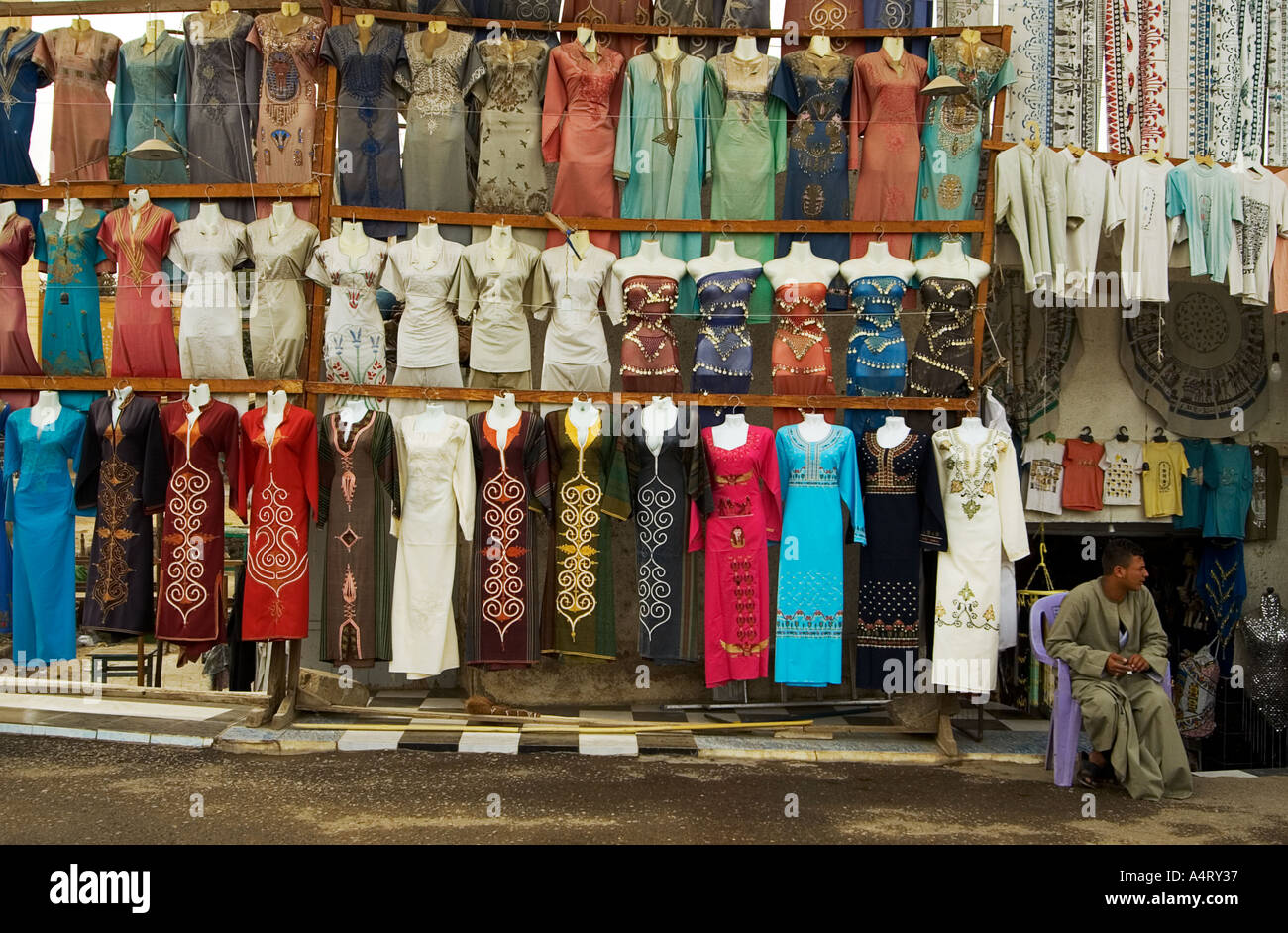 Accappatoi per vendita in Esna Egitto Foto Stock