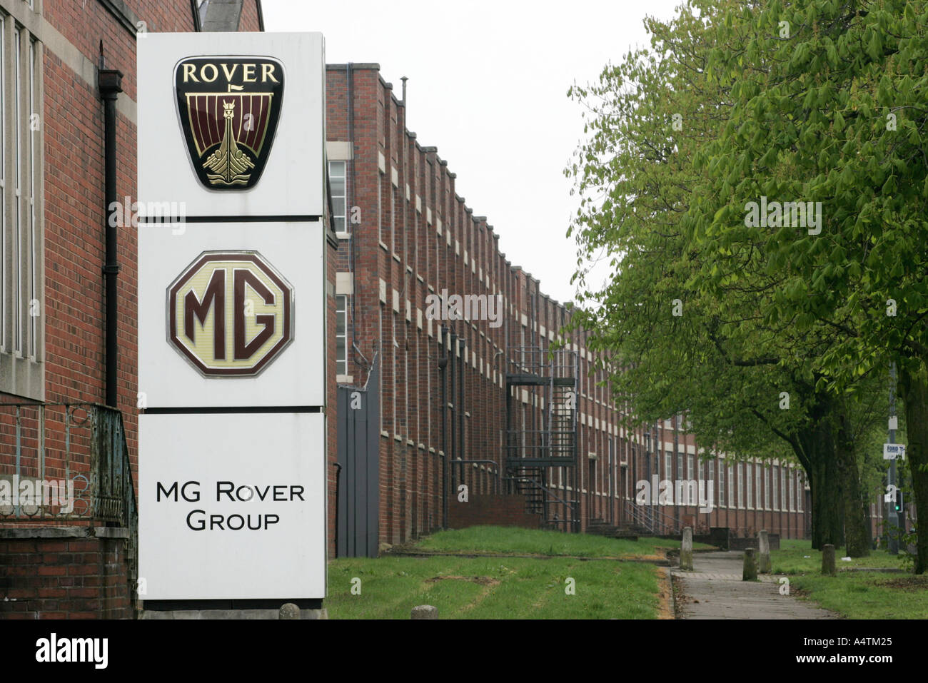 Cartello fuori del Rover MG auto fabbrica, ora demolita, a Longbridge Birmingham Inghilterra Foto Stock