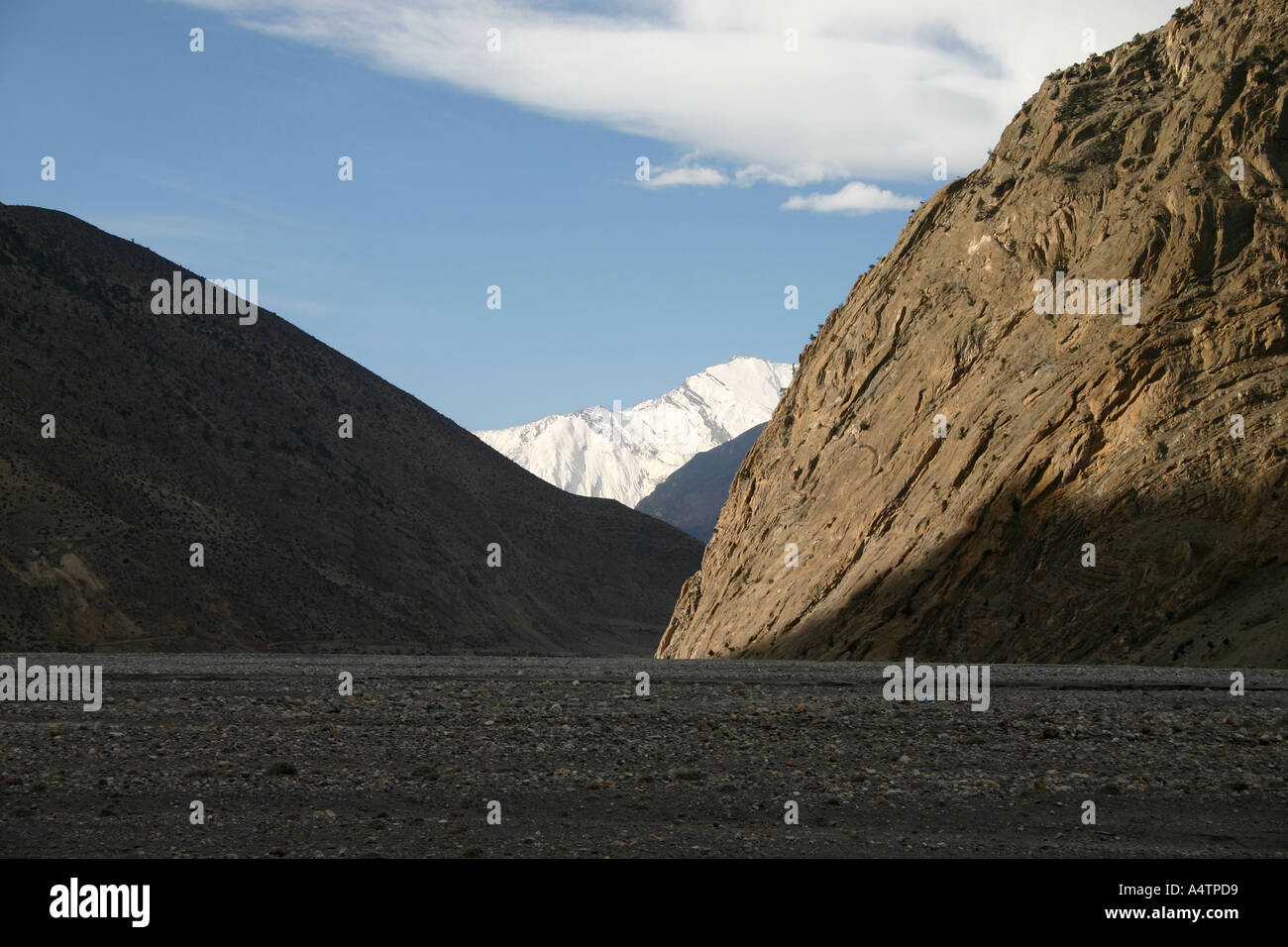 La Kali Gandaki valley nella regione himalayana di Mustang inferiore in Nepal Foto Stock