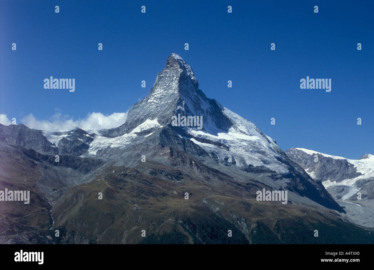 Monte Cervino al di sopra di Zermatt Hoernliridge nella parte anteriore tra la parete est e nord faccia Alpi del Vallese Svizzera Foto Stock