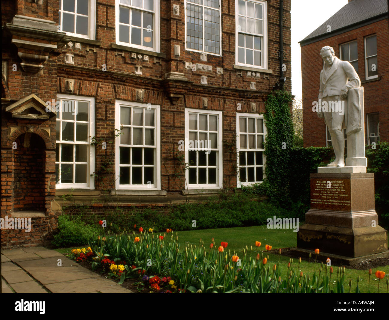 In Inghilterra. Scafo. William Wilberforce House & statua Foto Stock