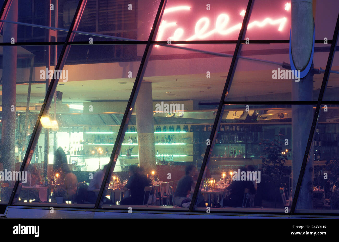 Il ristorante italiano Fellini di notte Stoccarda Baden Württemberg Germania Foto Stock