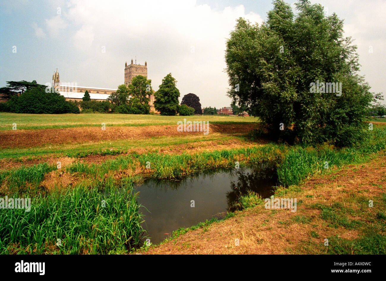 Sito del campo di battaglia di Tewkesbury in 1471 ora un parco e un campo giochi per bambini vicino alla abbazia Foto Stock