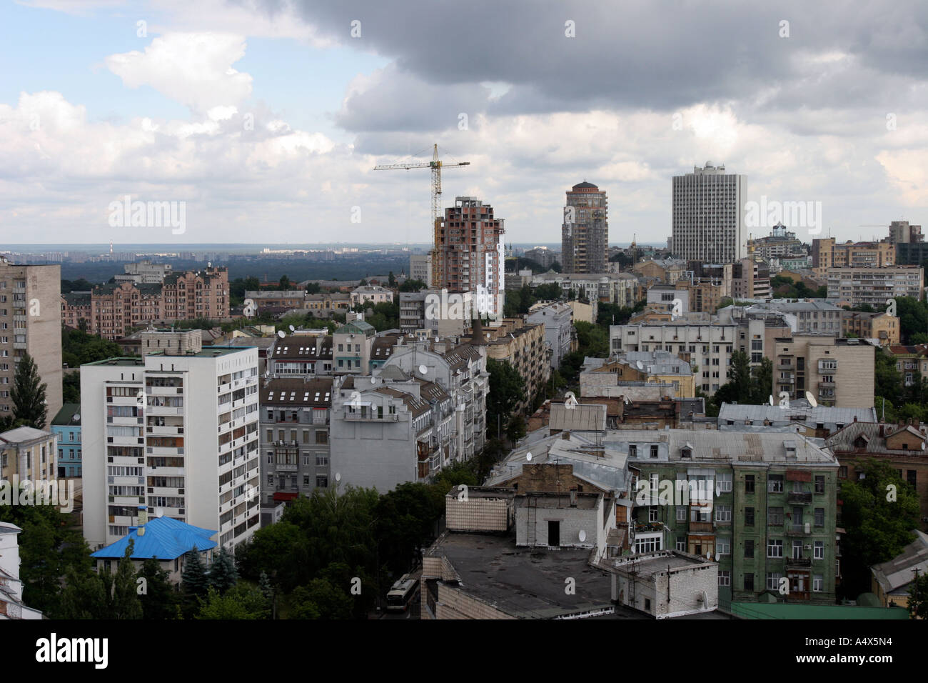 Ucraina, Kiev, 08.06.2005. Vista aerea con grandi blocchi di appartamenti. Foto Stock