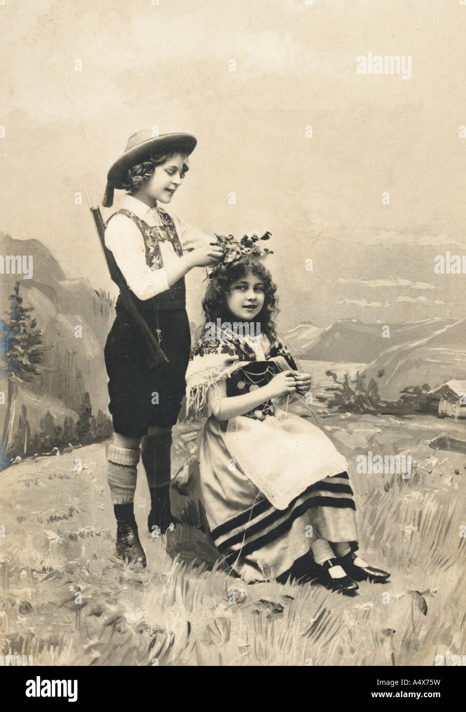 Cartolina storica circa 1900 Germania giovane in costume delle Alpi Foto Stock