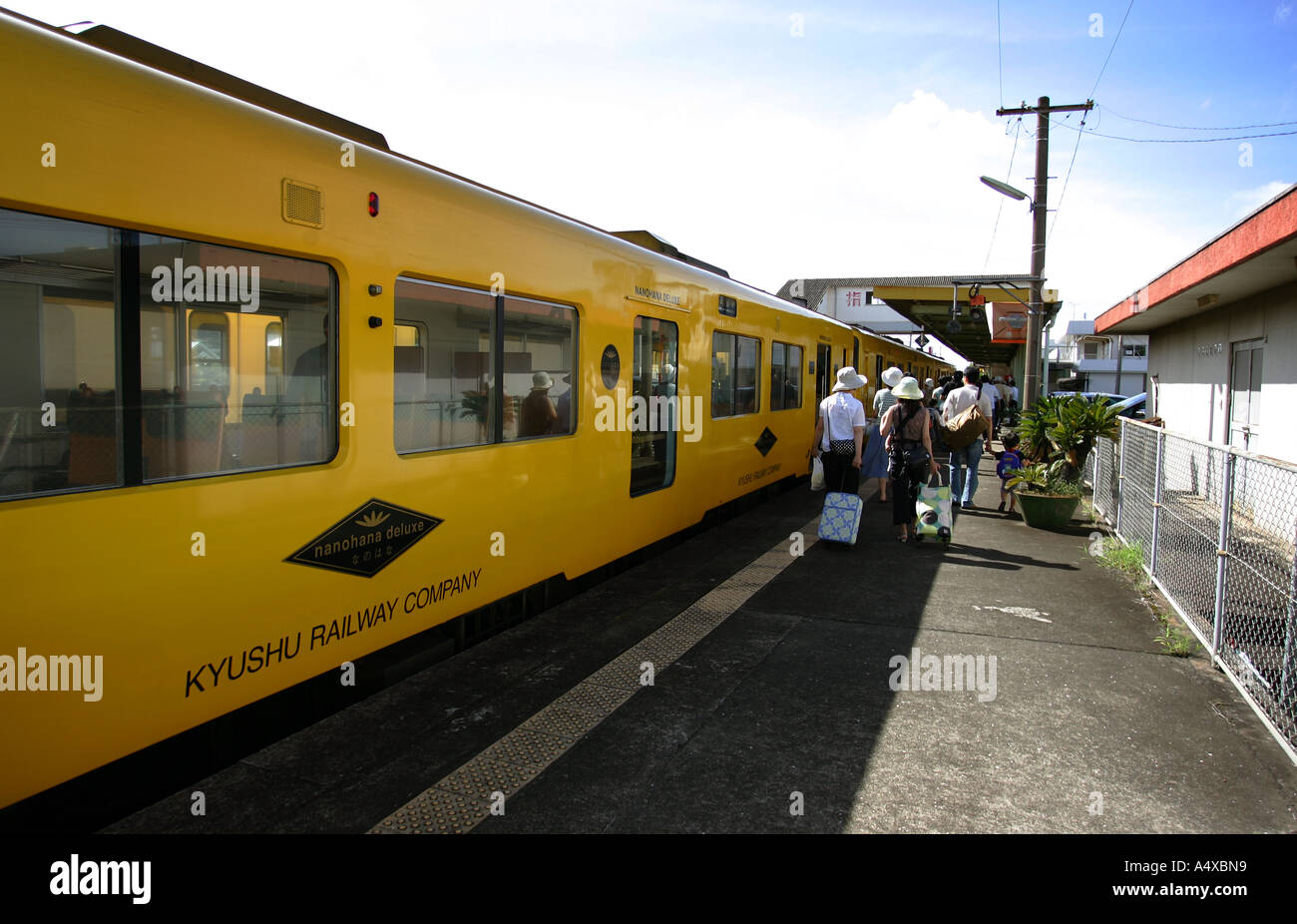 Nanohana treno Deluxe, Kagoshima, Giappone Foto Stock