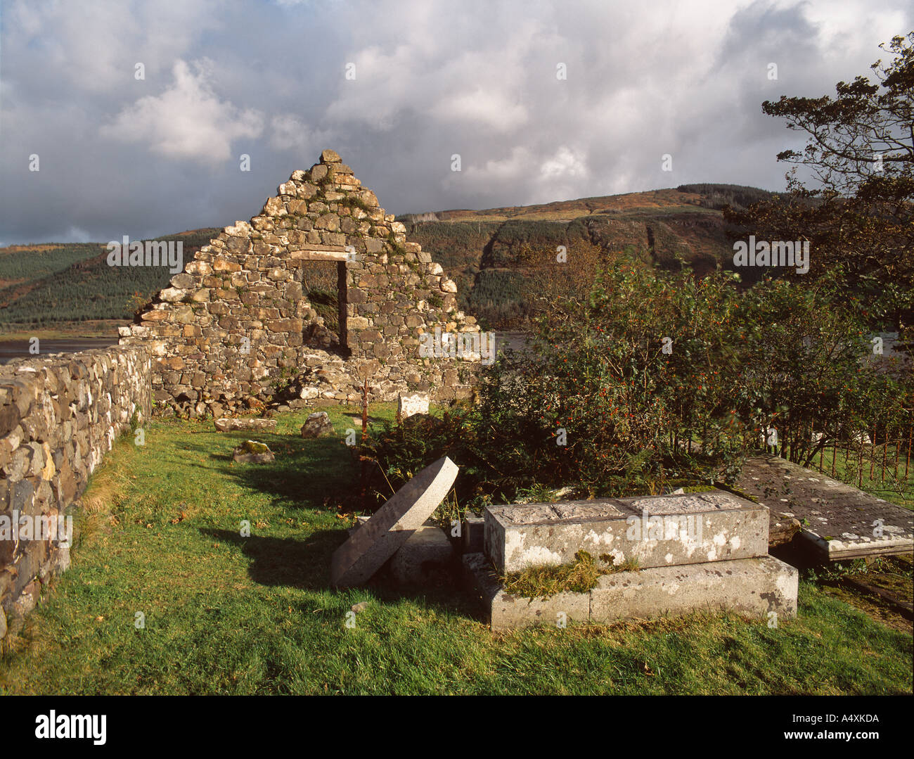 La vecchia chiesa e cimitero a Eynort Isola di Skye in Scozia occidentale Foto Stock