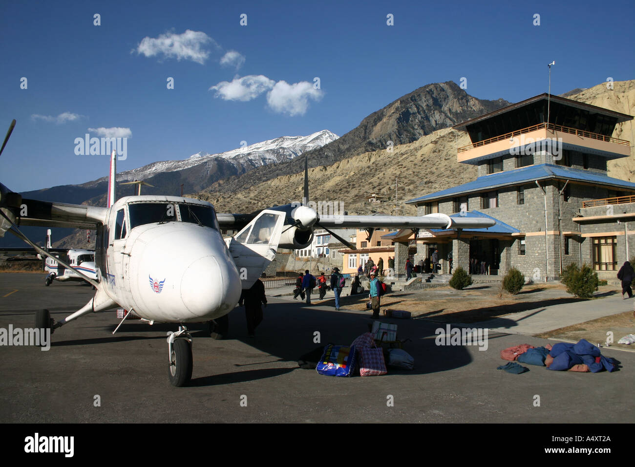 Aeroporto di Jomsom nella regione himalayana di Mustang inferiore in Nepal Foto Stock