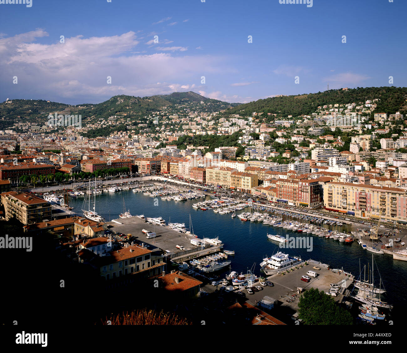 FR - COTE D'AZUR: Città e sul porto di Nizza Foto Stock