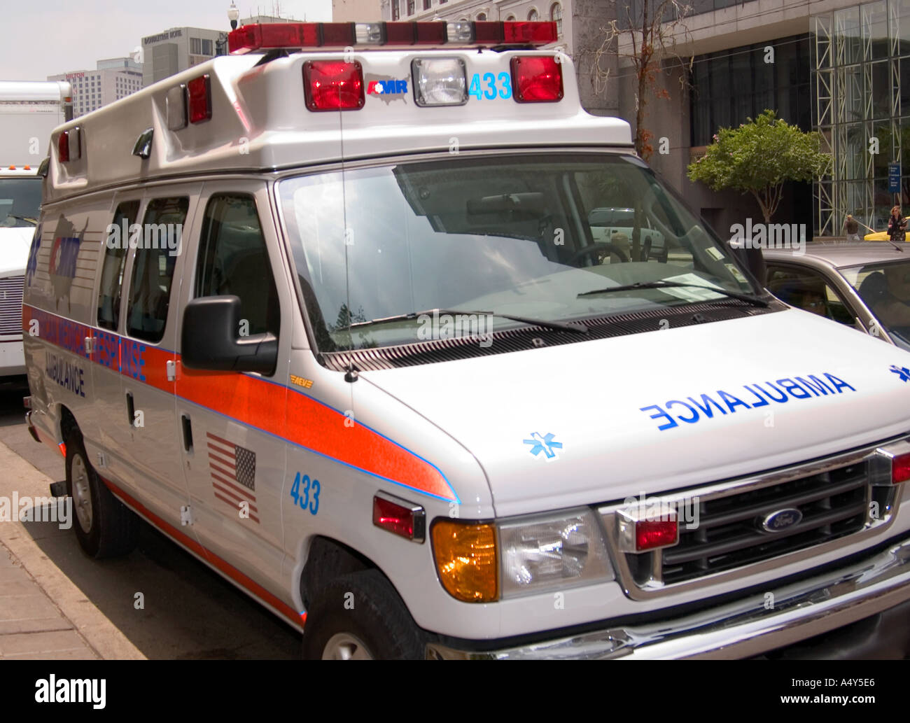 Ambulanza parcheggiata su strada. Stati Uniti d'America Foto Stock