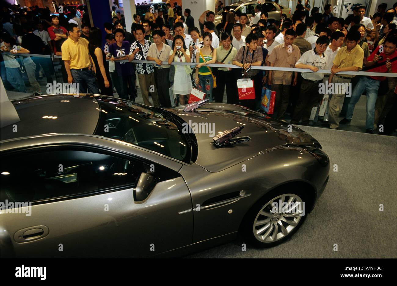 Aston Martin Vanquish 007 a 2004 Pechino Auto Show Foto Stock