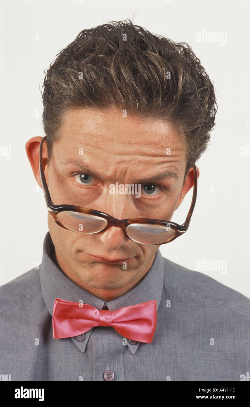 Uomo facce di trazione Foto Stock