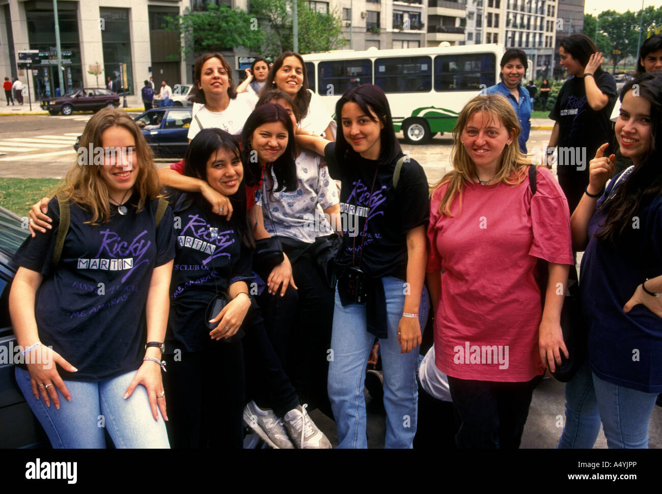 Le ragazze adolescenti, fidanzate, Ricky Martin ventole, Buenos Aires, Provincia di Buenos Aires, Argentina Foto Stock