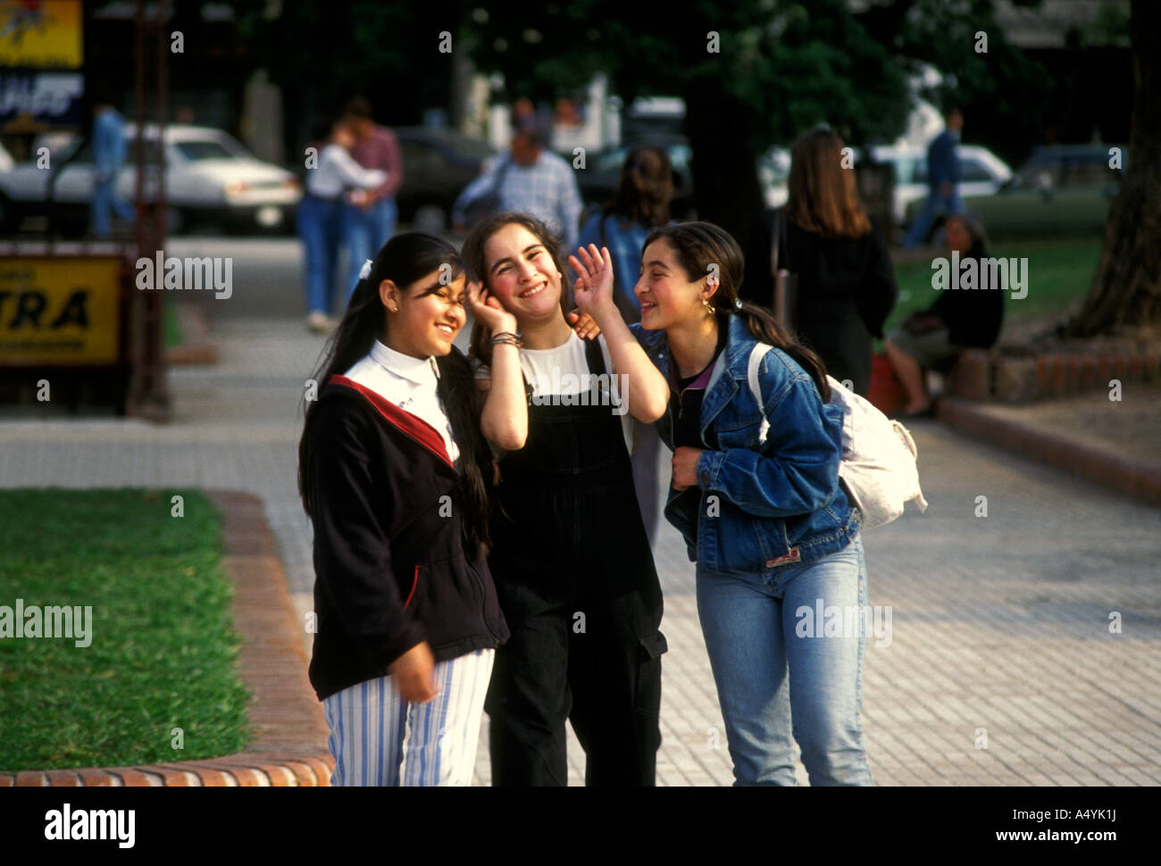 Tre ragazze argentino, adolescenti, Buenos Aires, Provincia di Buenos Aires, Argentina, Sud America Foto Stock