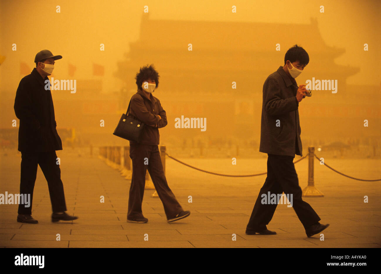 Piazza Tiananmen durante una tempesta di sabbia 20 MAR 2002 Foto Stock