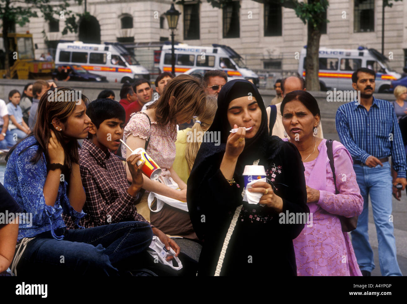 Persone Pakistani-English, protesta politica, manifestanti, marcia di protesta, PPP politica dei rally, politica dei rally, Trafalgar Square, Londra, Inghilterra Foto Stock