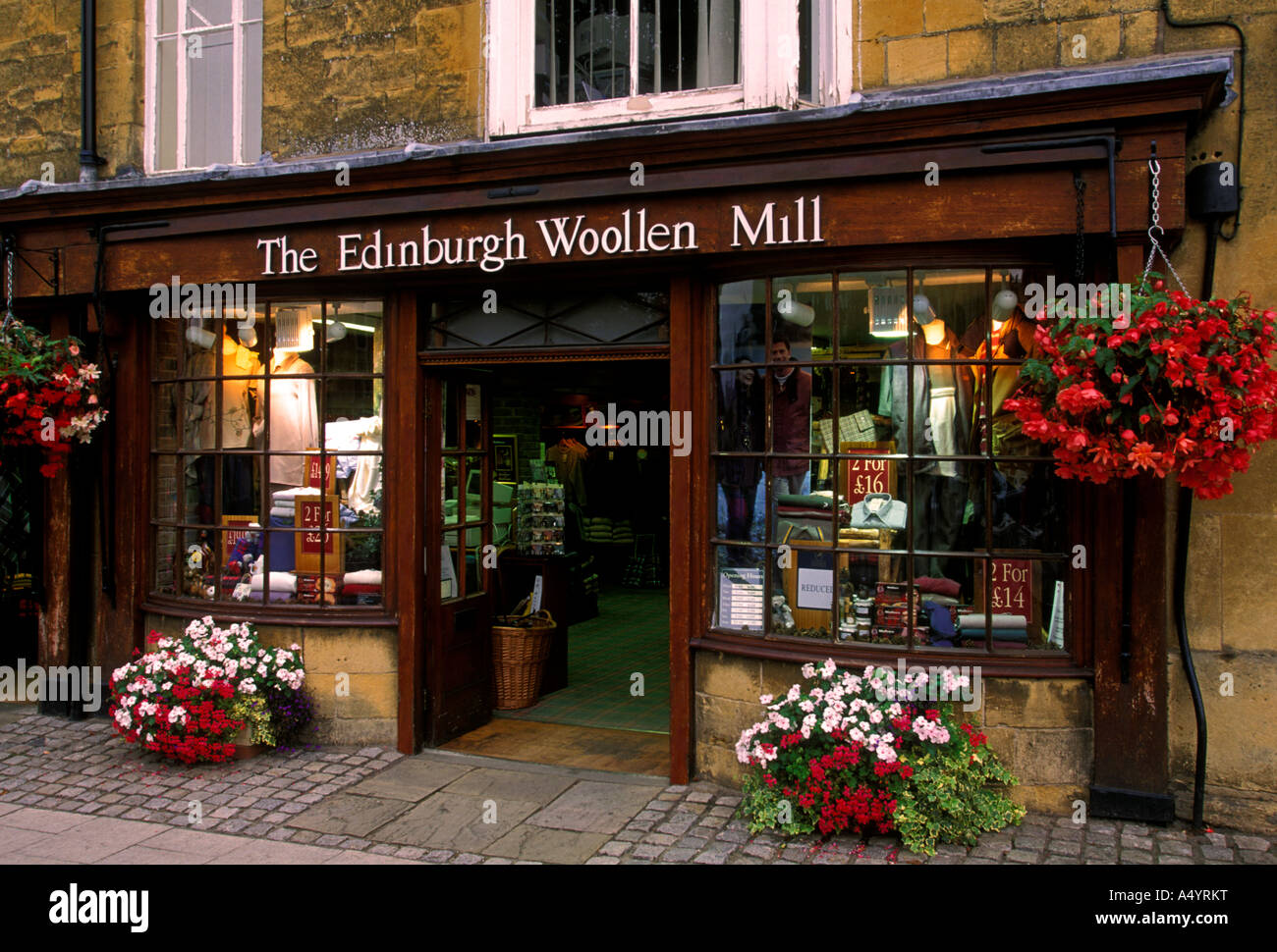 Storefront, negozio, negozio di articoli da regalo, shop, negozi, l'Edinburgh lanificio, broadway worcestershire county, Inghilterra, europa Foto Stock