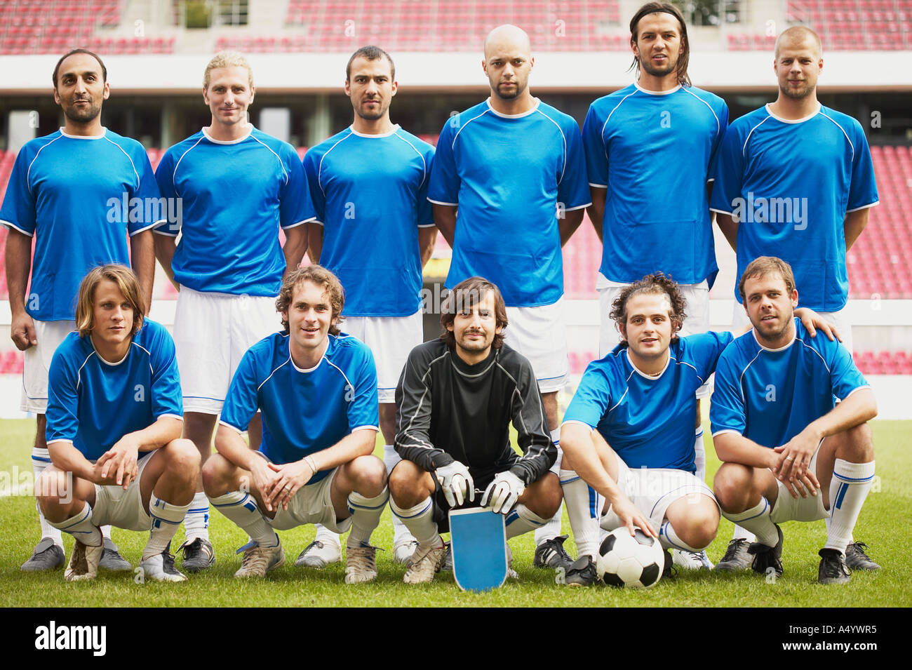 Squadra di calcio in blu Foto Stock