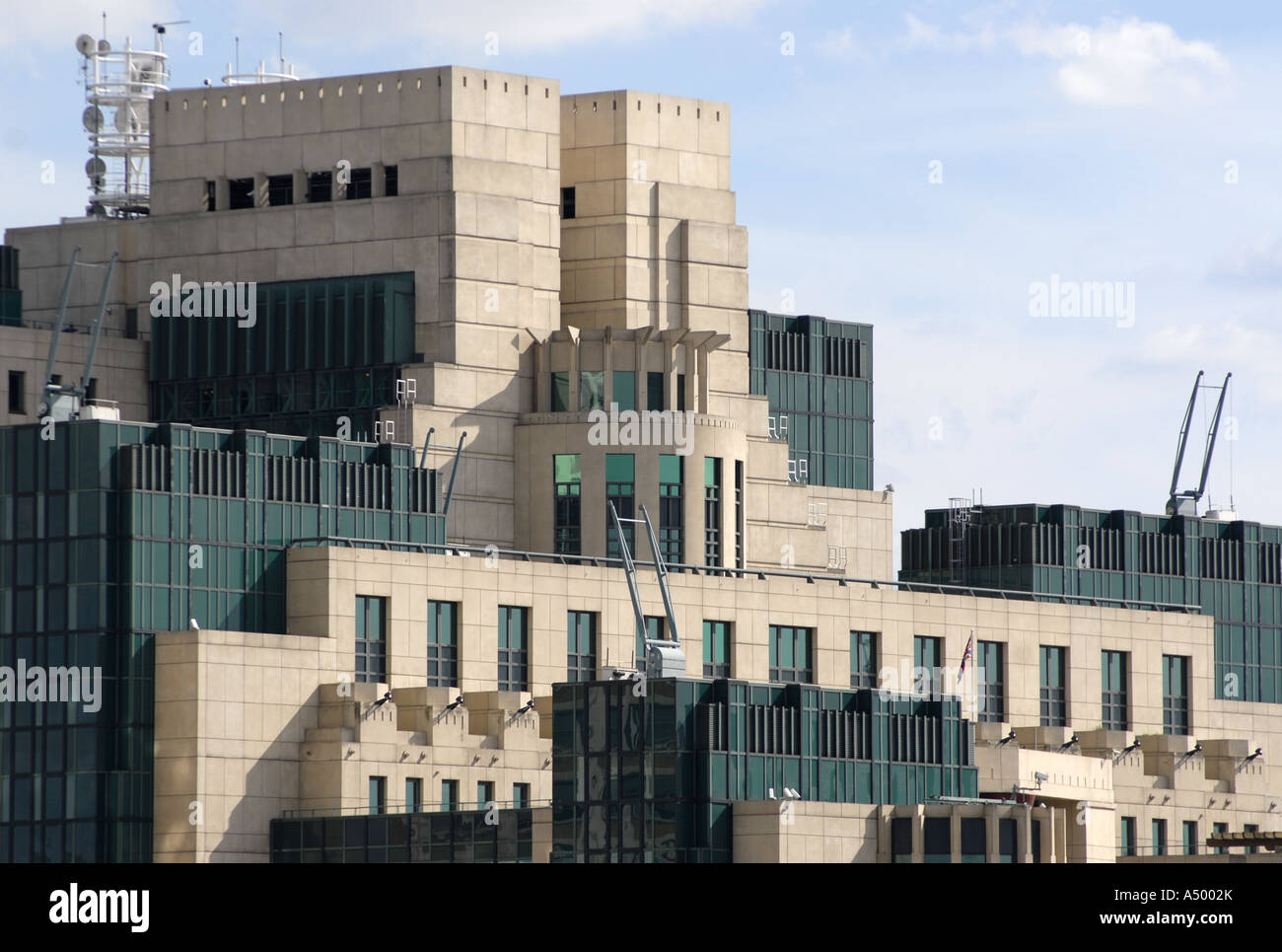 Il SIS Edificio aka MI6 edificio a 85 Albert Embankment London 26 Agosto 2006 Foto Stock