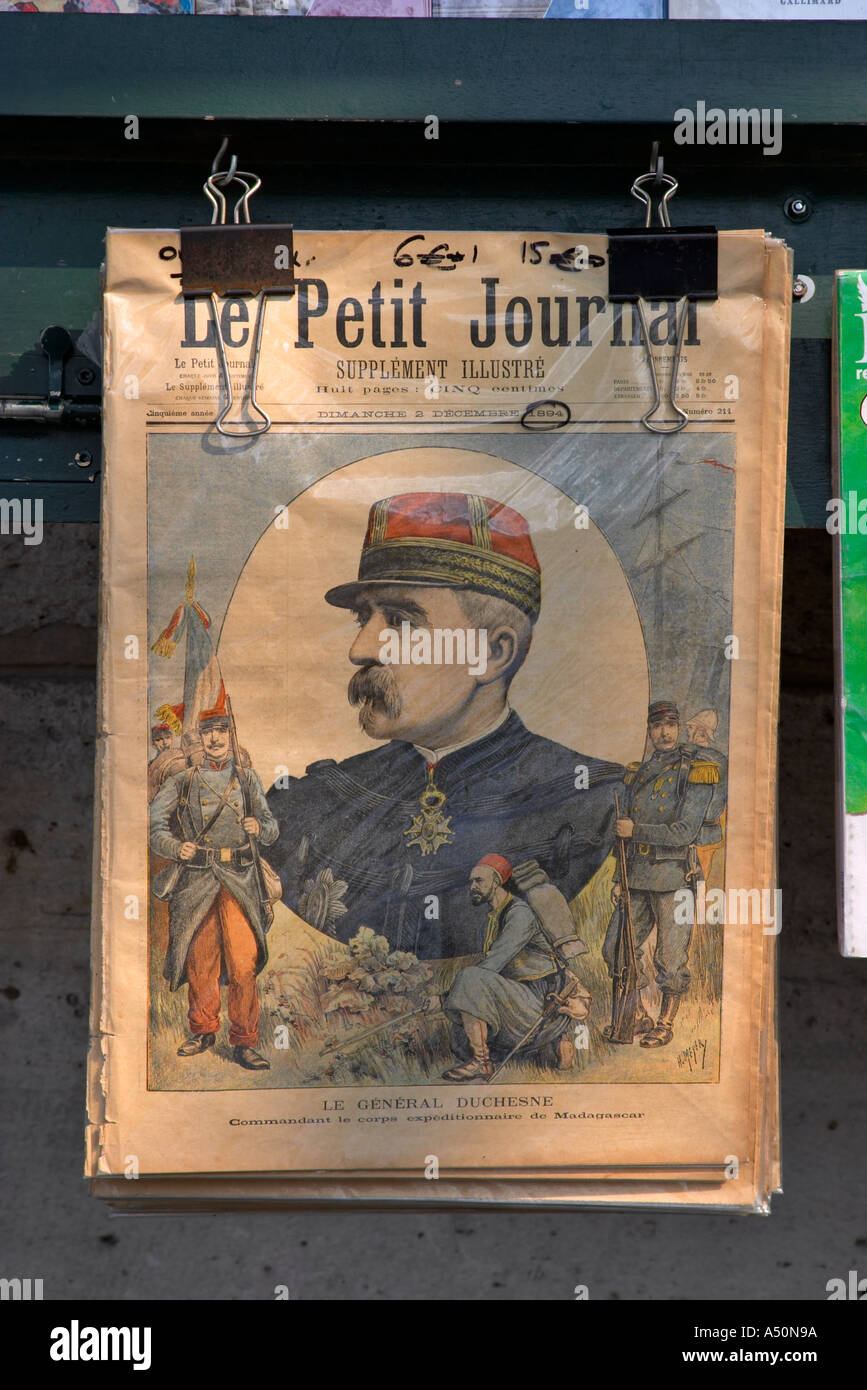 Una copia di Le Petit Journal Supplemento Illustre in vendita sulla riva sinistra della Senna a Parigi Foto Stock