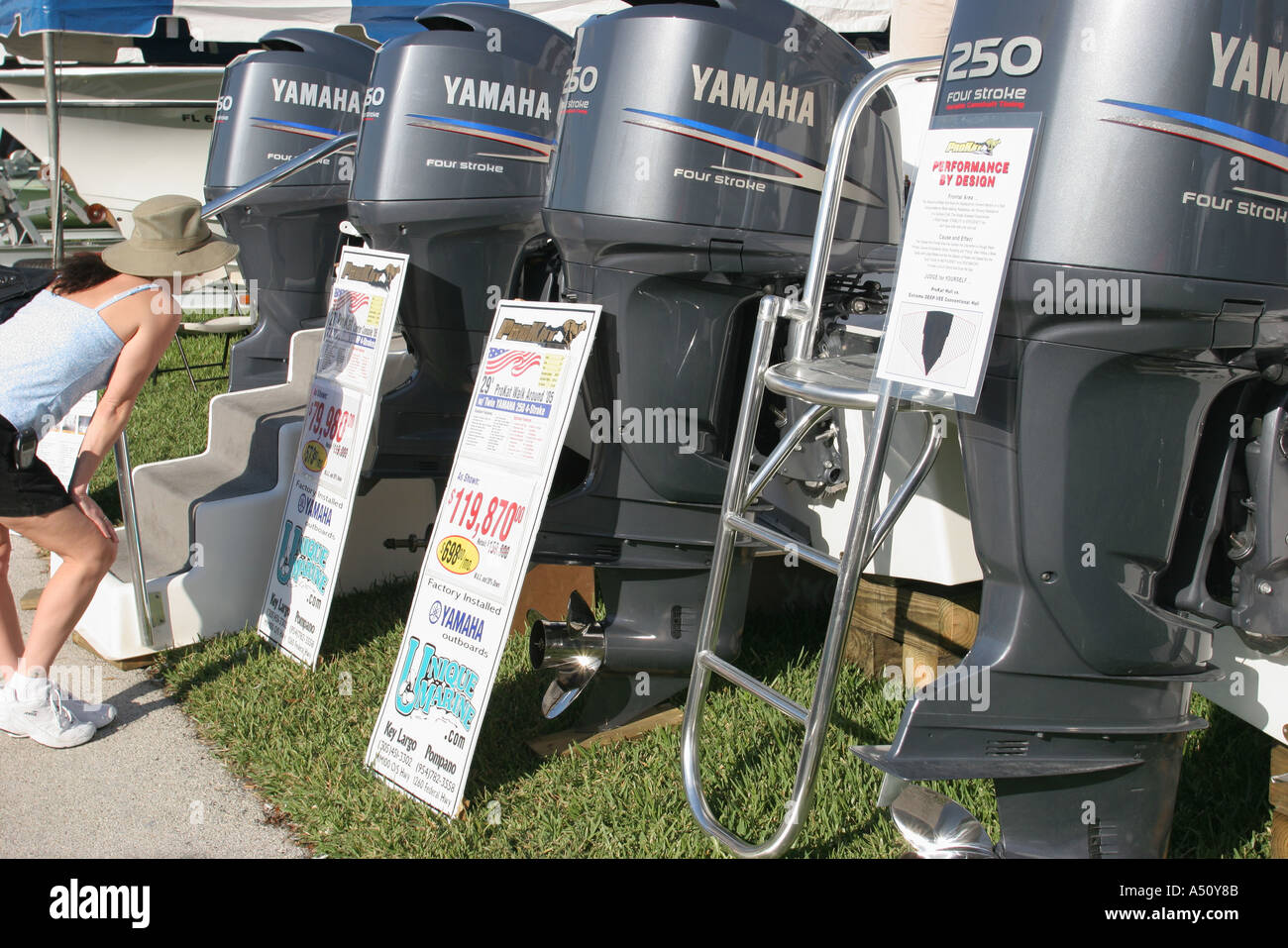 Miami Beach Florida, Centro Congressi, Centro, Salone Internazionale delle barche, motori marini Yamaha a quattro tempi, i visitatori viaggiano per turismo turistico Foto Stock