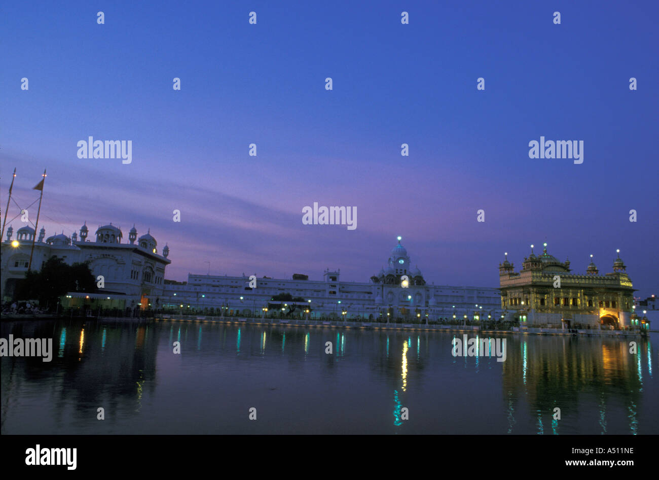 Il Tempio Dorato al tramonto Amritsar Punjab India Foto Stock