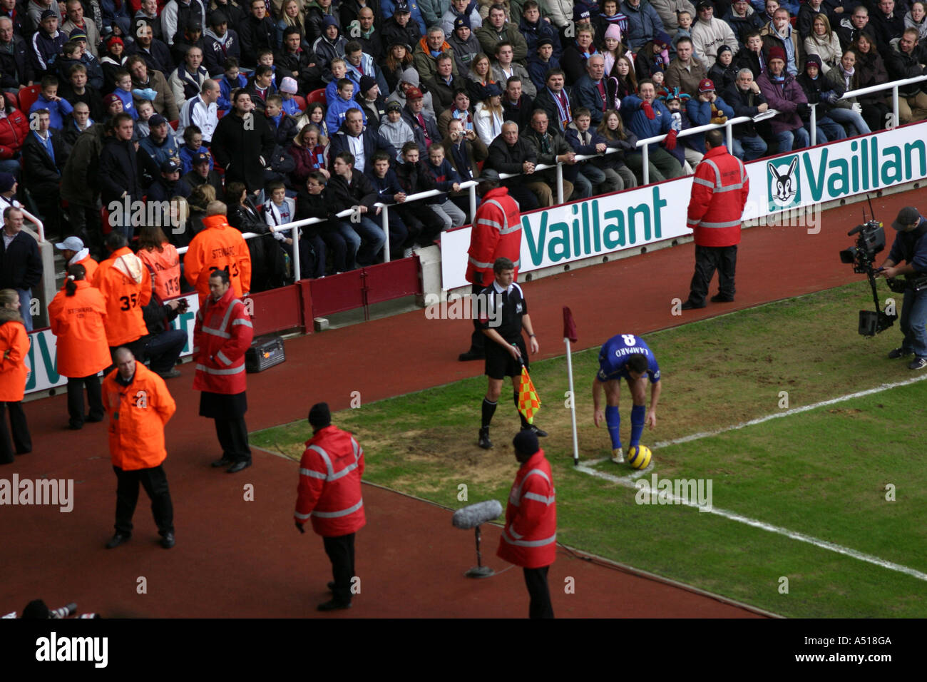 Frank Lampard si prepara a prendere angolo West Ham v Chelsea Upton Park il 2 gennaio 2006 Foto Stock