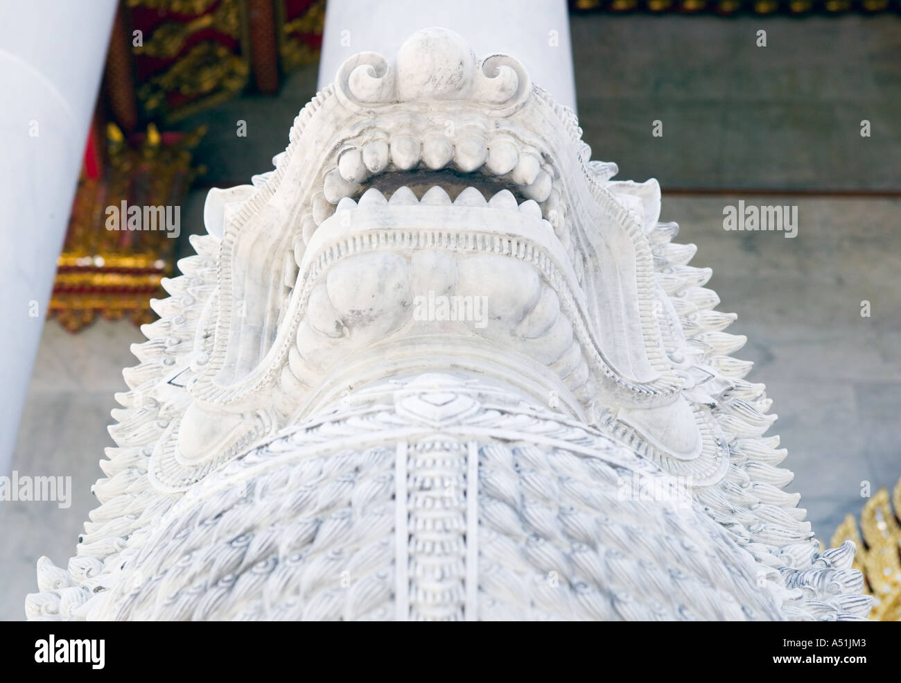 Lion guard Wat Benchamabophit tempio di Bangkok in Thailandia Foto Stock