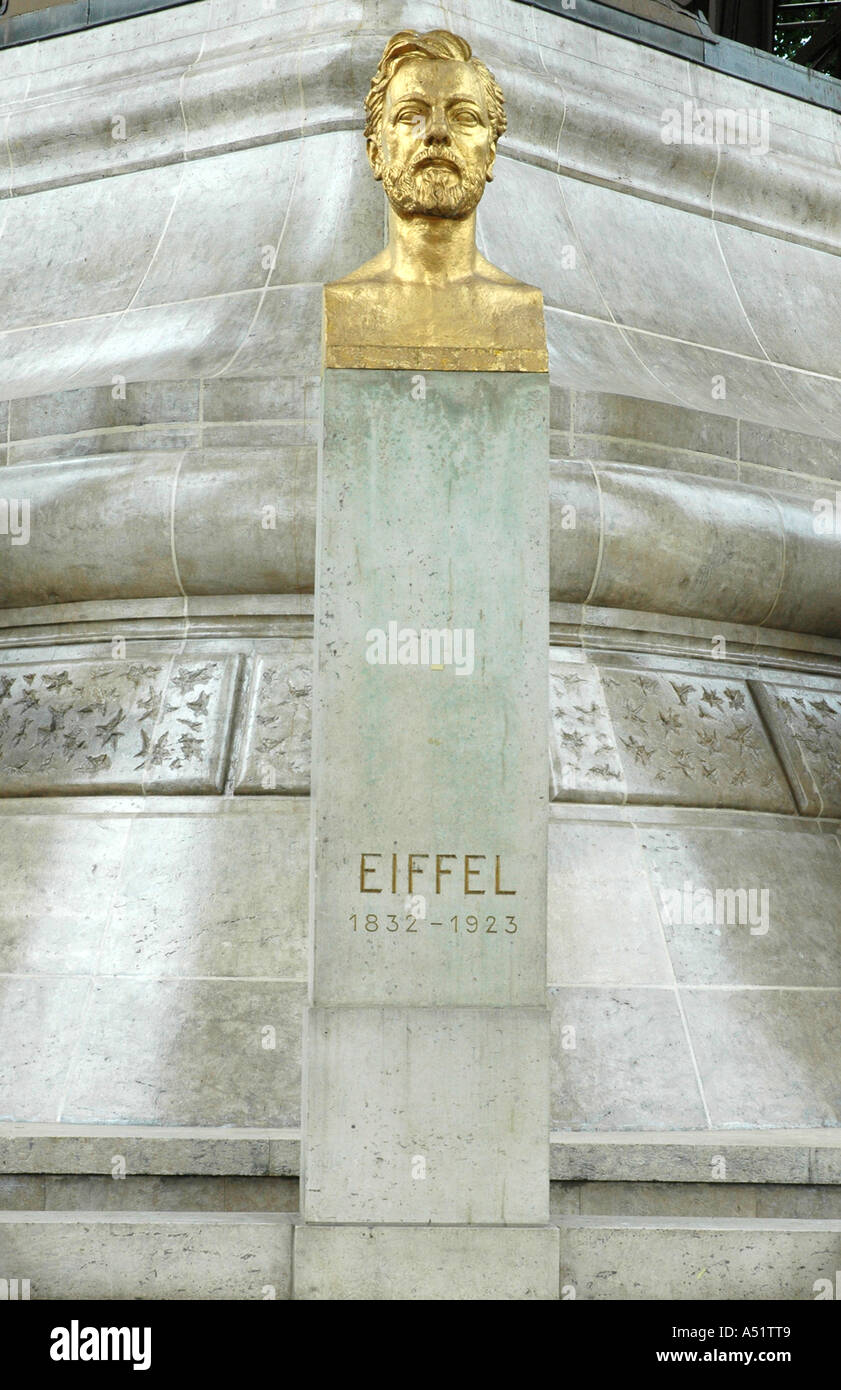 Statua d'oro testa di Eiffel 1832-1923 designer e architetto della Torre Eiffel Parigi Francia Foto Stock