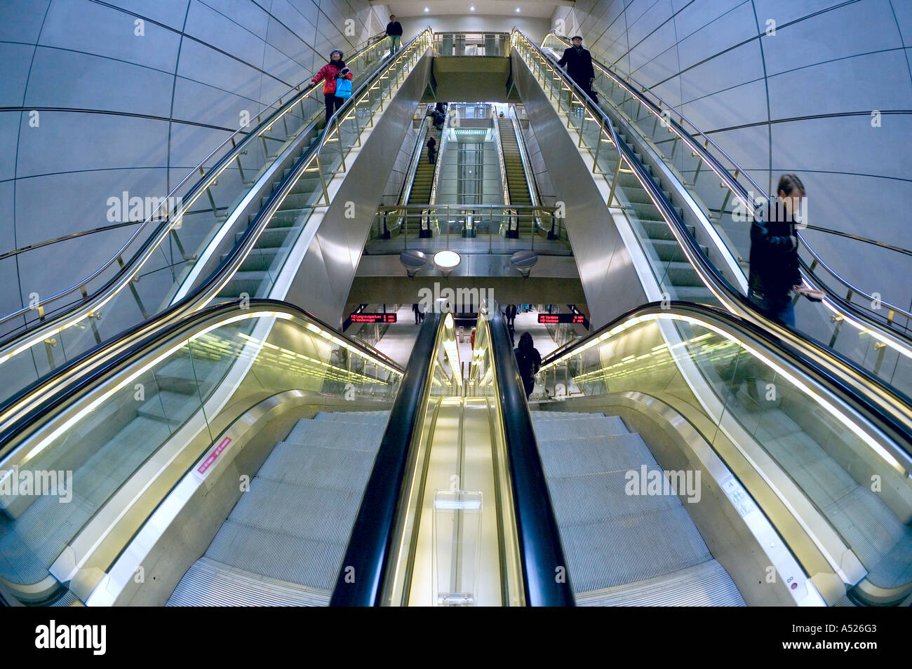La scala mobile al Metro Copenaghen Foto Stock