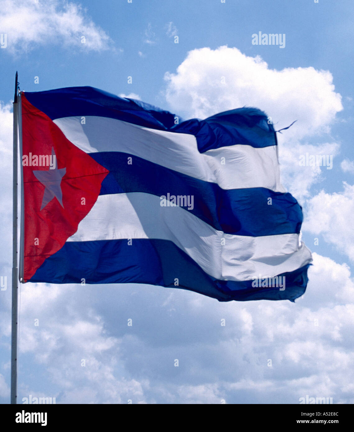 Bandiera cubana oscilla liberamente nel vento Foto Stock