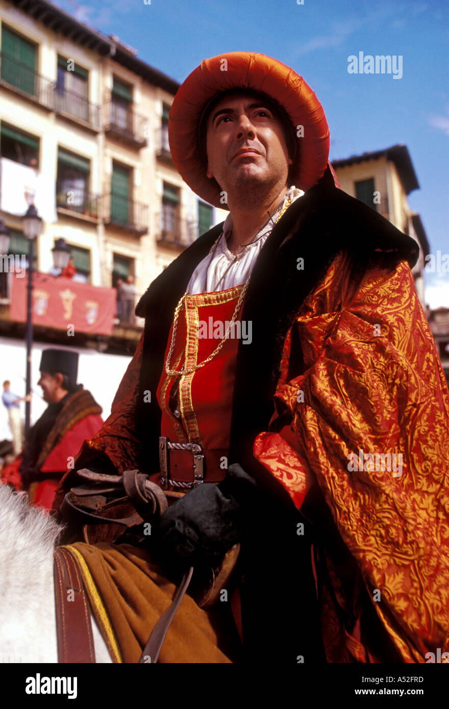 1, 1, spagnolo, spagnolo uomo, uomo adulto, a cavallo, festival, Plaza Mayor, la città capitale di Segovia, provincia di Segovia Castiglia e Leon, Spagna Foto Stock