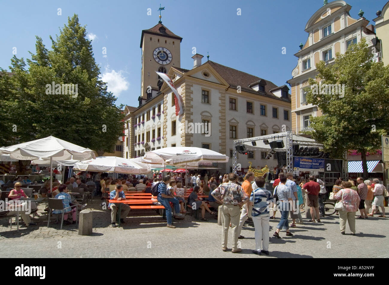 Regensburg Ratisbona Oberpfalz Baviera Germania Buergerfest nel centro storico Foto Stock