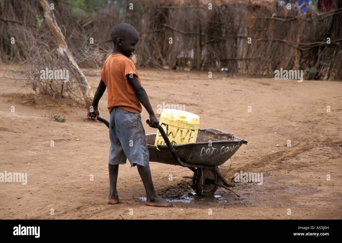 Painet ha0844 6029 sud Sudan ragazzo volante barrow narus paese nazione in via di sviluppo meno sviluppati economicamente emergenti della cultura Foto Stock