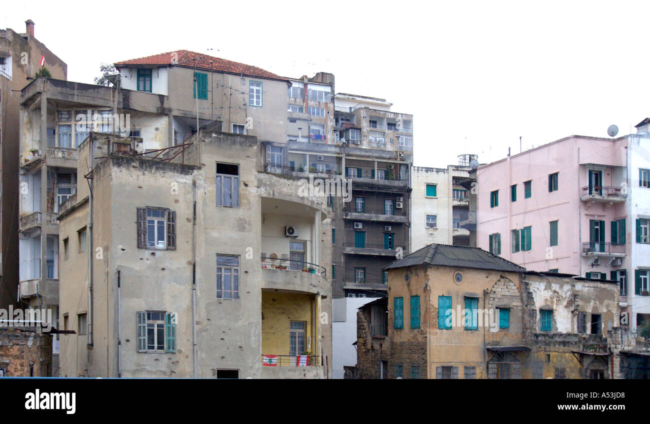 Il Libano BEIRUT case e appartamenti a Beirut che illustrano la macchina della pistola bomba e danni causati dalla guerra civile Foto Stock