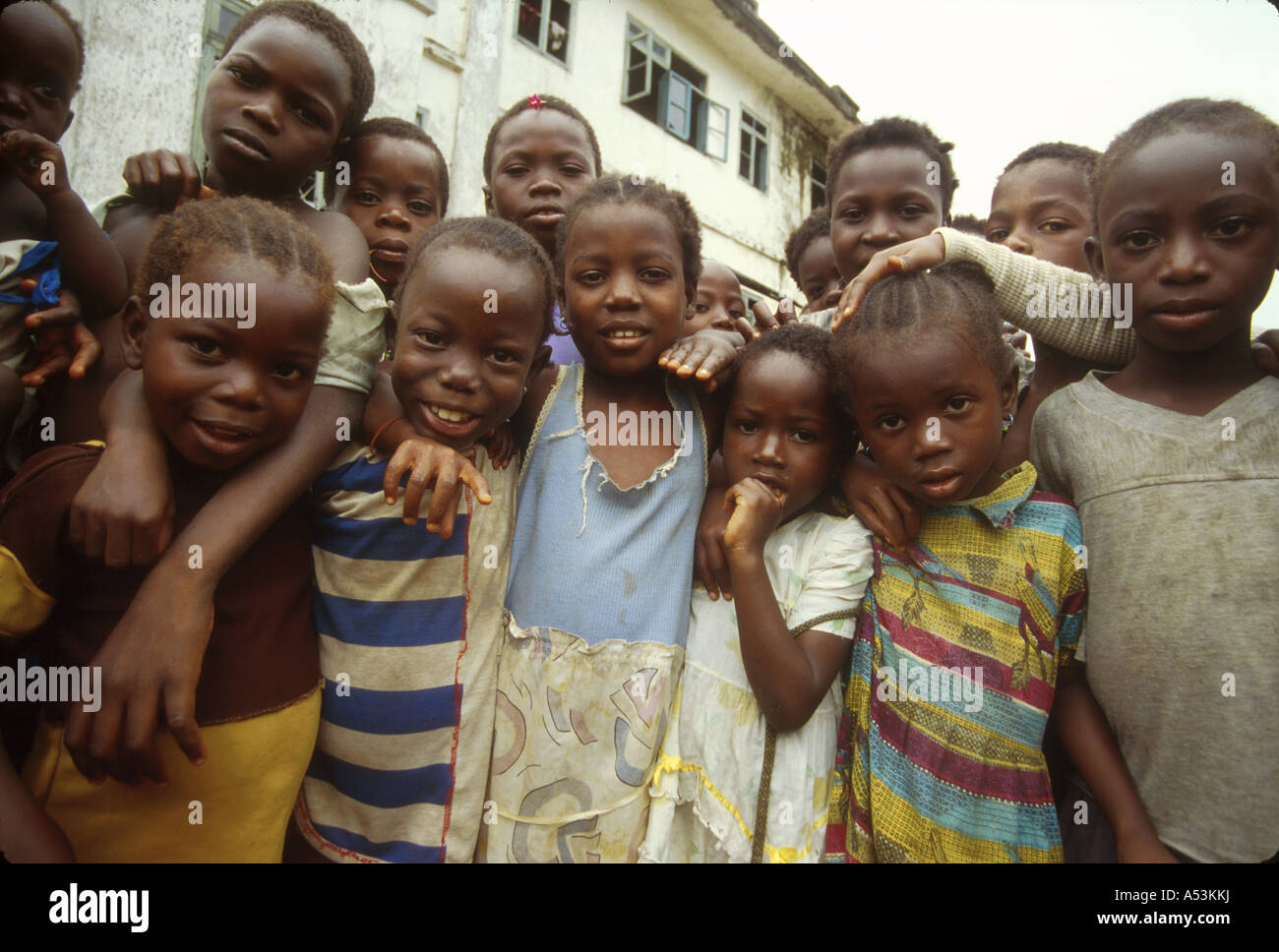 Painet ha1553 3123 liberia bambini goba paese nazione in via di sviluppo meno sviluppati dal punto di vista economico la cultura emergente mercato Foto Stock