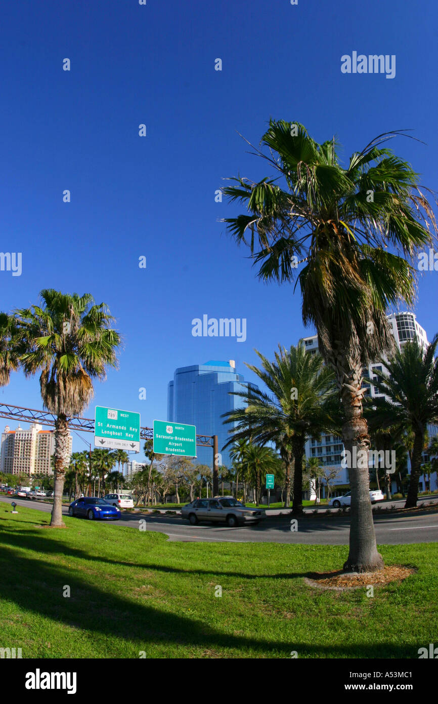 Sarasota Florida usa città americana sarasota edificio uffici torre cielo blu Foto Stock