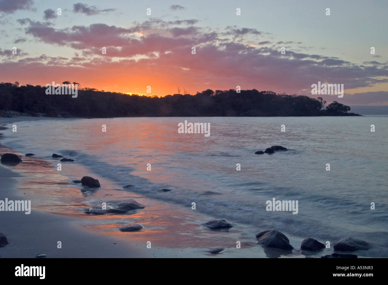 Tramonto a cuochi beach freycinet nationalpark tasmania australia Foto Stock