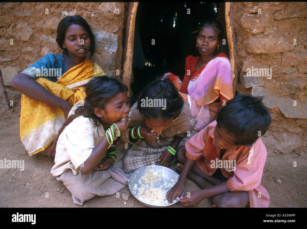 Painet ha2223 5009 india la schiavitù di bambini lavoratori coatti pasto mangiando il Tamil Nadu paese nazione in via di sviluppo dal punto di vista economico Foto Stock