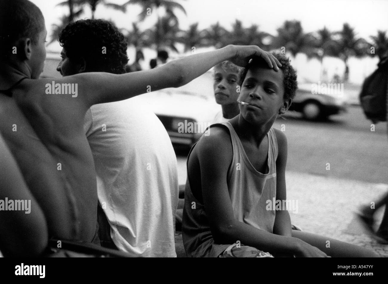 Painet hn1697 221 in bianco e nero di bambini di strada copacabana Rio Janeiro brasile paese nazione in via di sviluppo meno economicamente Foto Stock