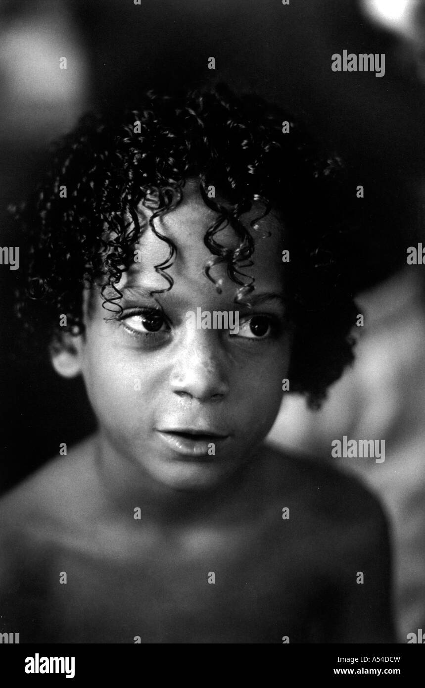 Painet hn1954 537 in bianco e nero bambini boy rodonia brasile paese nazione in via di sviluppo meno sviluppati dal punto di vista economico la cultura Foto Stock