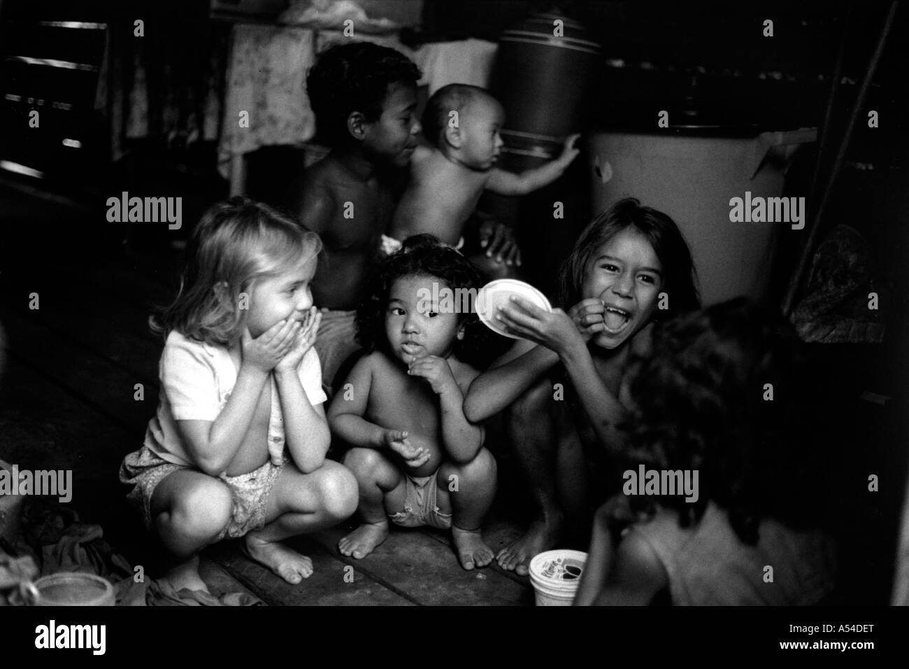 Painet hn1957 542 in bianco e nero bambini Sao Luis in Brasile paese nazione in via di sviluppo meno sviluppati dal punto di vista economico la cultura Foto Stock