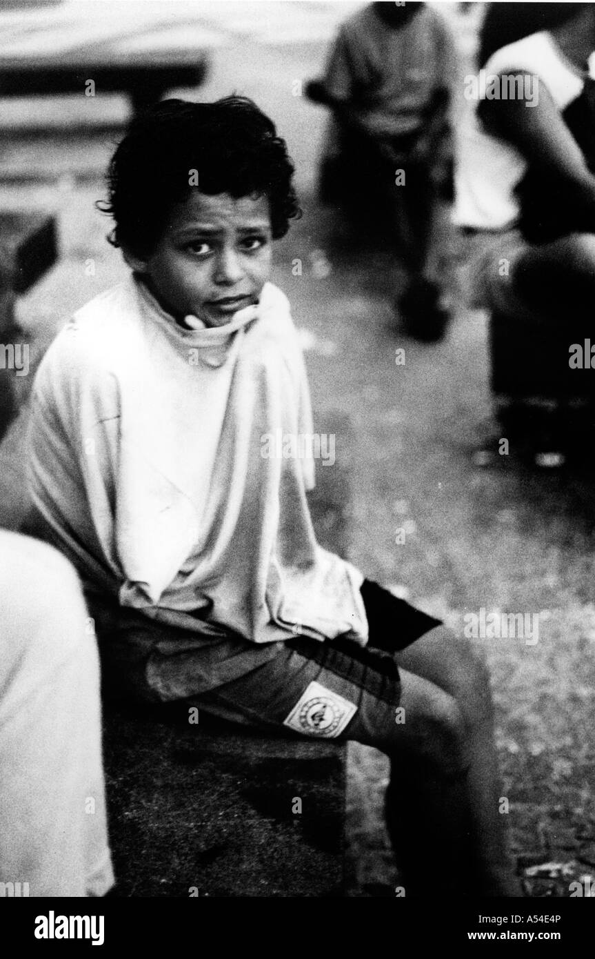 Painet hn1973 575 in bianco e nero di bambini di strada bambino Rio Janeiro brasile paese nazione in via di sviluppo meno economicamente Foto Stock