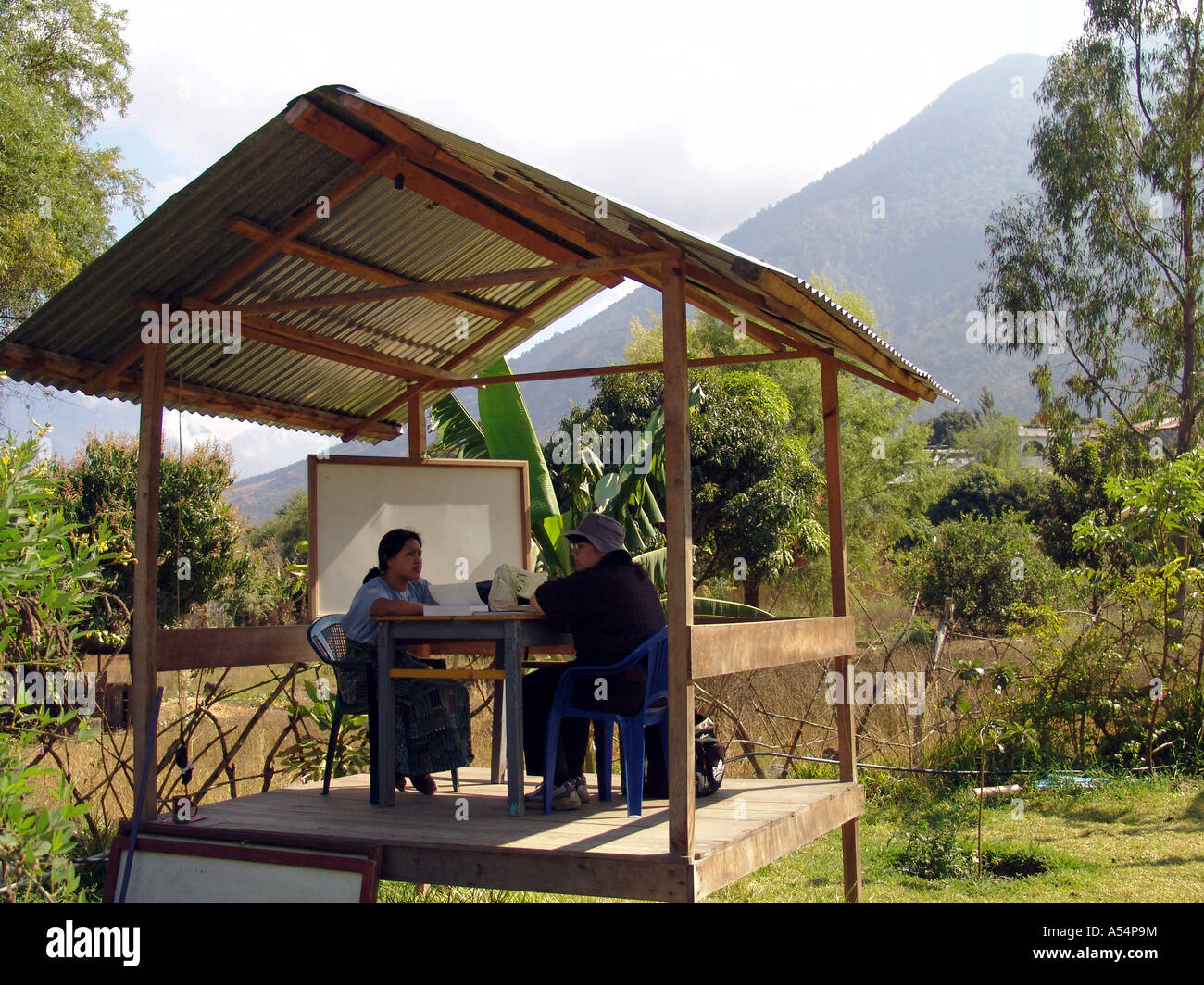 Ip Painet1764 guatemala scuola di lingua spagnola in cui singole classi insegnato onetoone stranieri in visita a san pedro Foto Stock