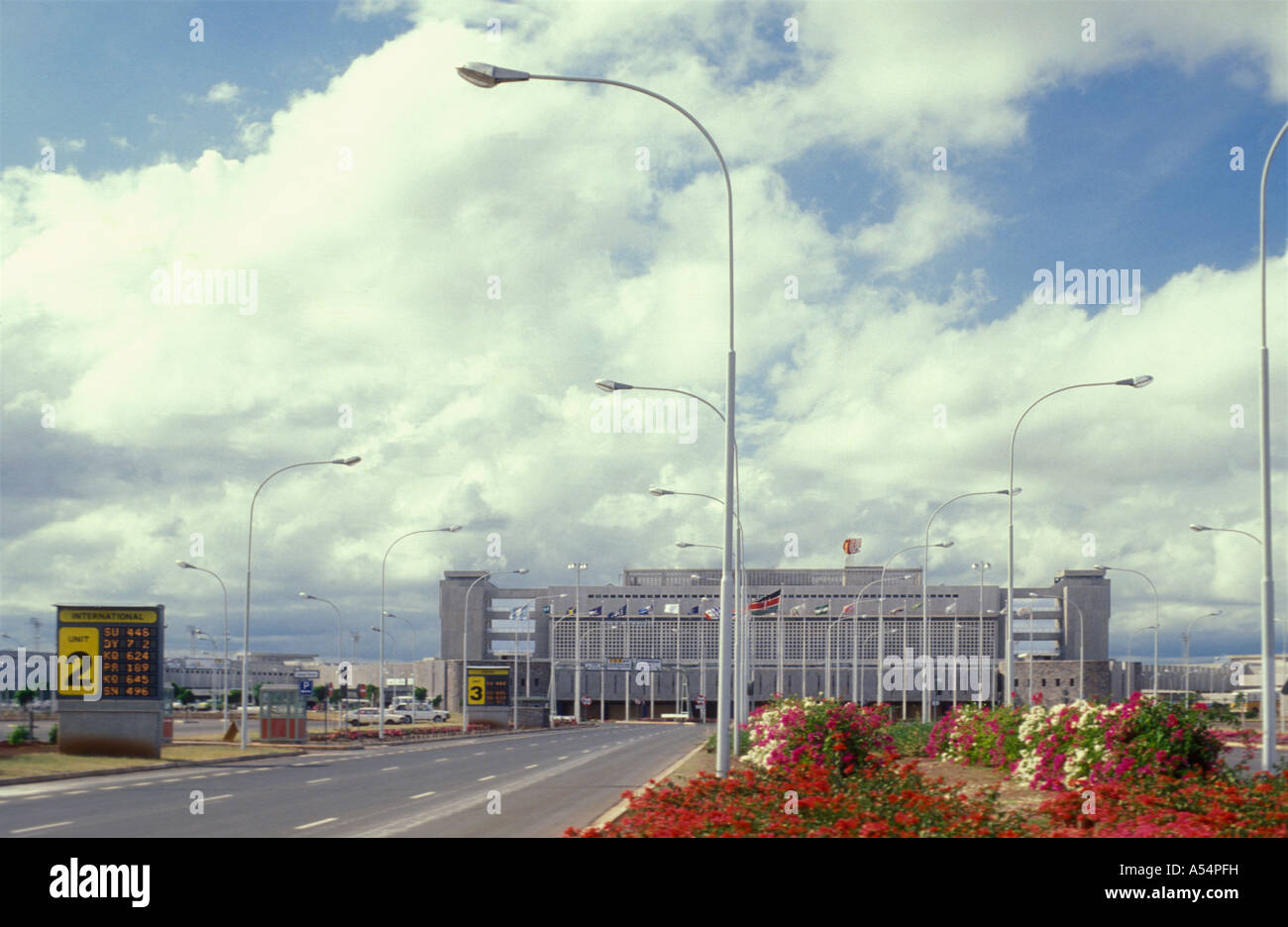 L'edificio principale del'Aeroporto Internazionale Jomo Kenyatta di Nairobi Kenya Africa orientale Foto Stock